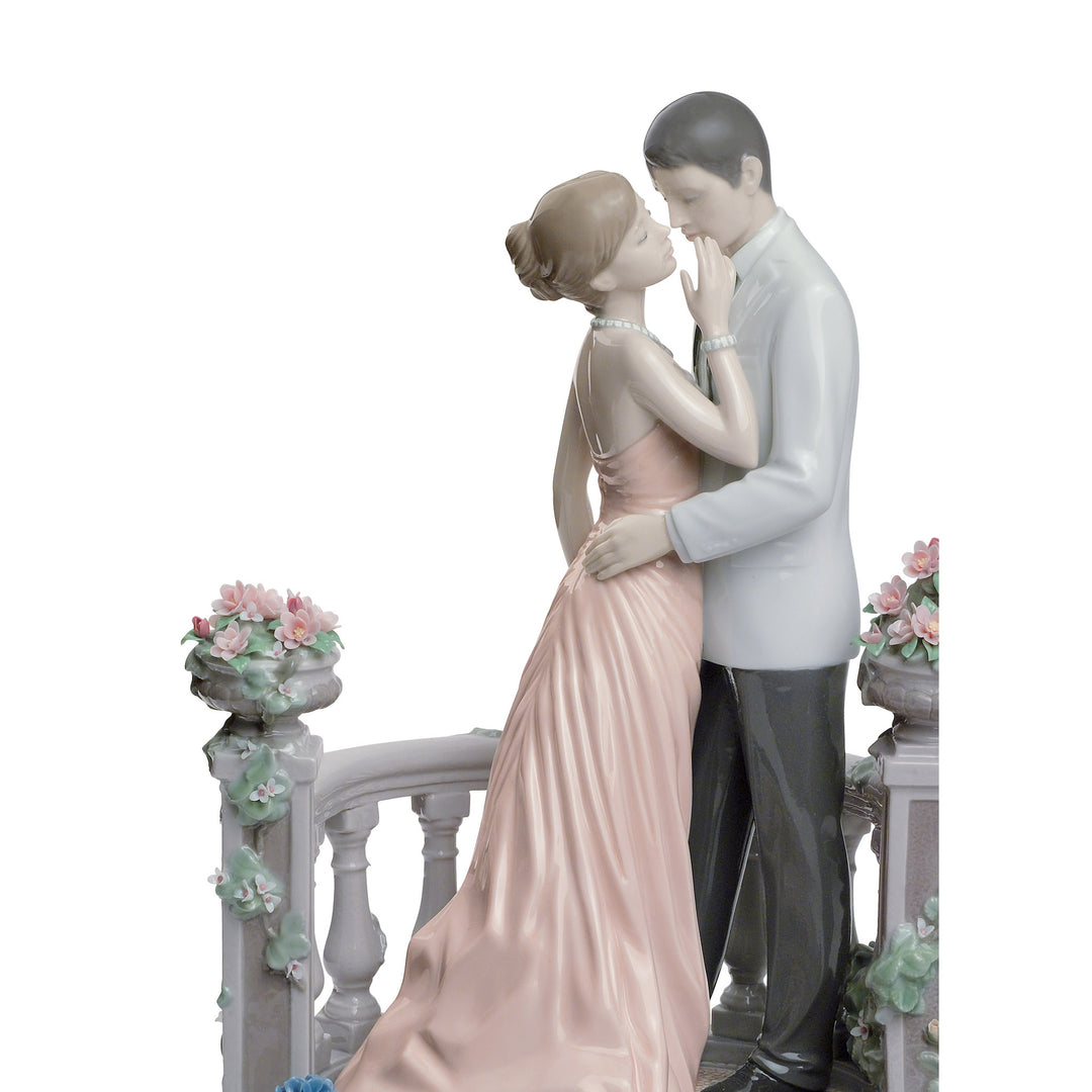 Image 2 Lladro Moonlight Love Couple Figurine. Limited Edition - 01007695