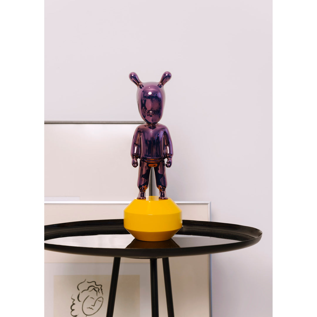 Image 2 Lladro The Guest Little-purple on yellow Figurine. Small Model - 01007746
