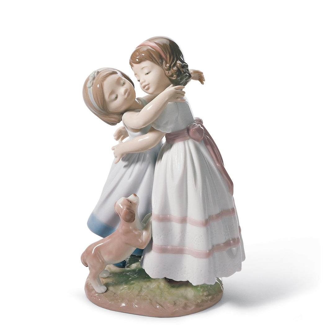 Lladro Give me a hug! Children Figurine - 01008046