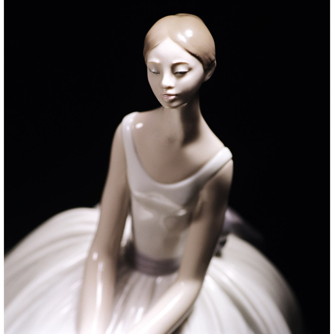 Image 2 Lladro Refinement Ballet Woman Figurine - 01008243