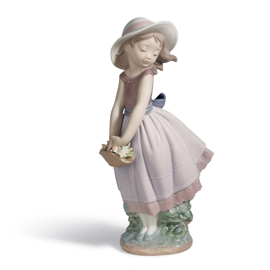 Lladro Pretty innocence Girl Figurine - 01008246