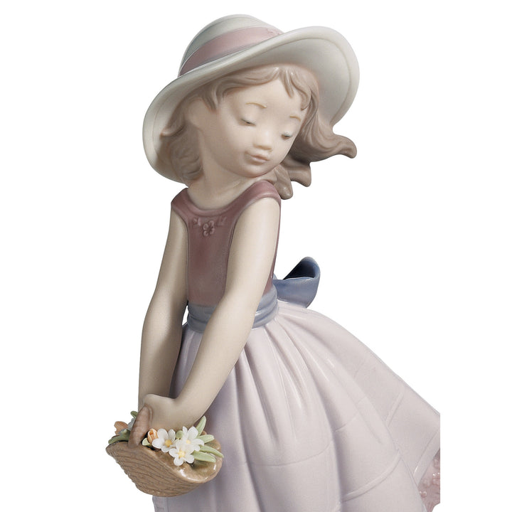 Image 2 Lladro Pretty innocence Girl Figurine - 01008246