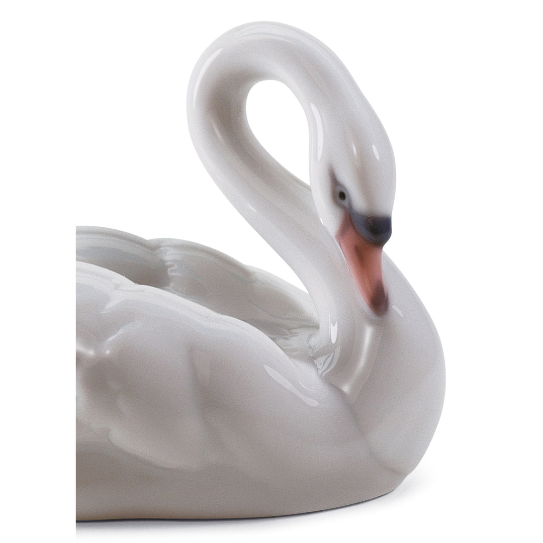 Image 2 Lladro Elegant Swan Figurine - 01008271