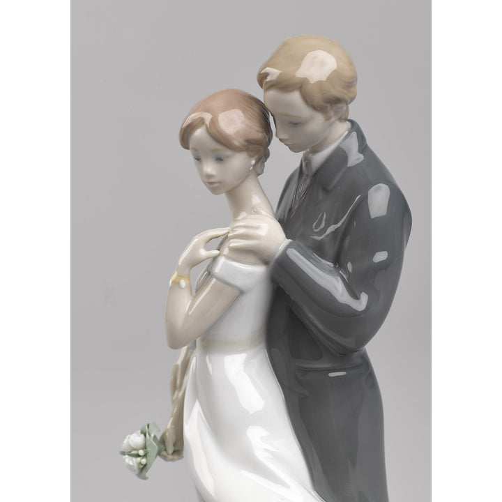 Image 3 Lladro Everlasting Love Couple Figurine - 01008274
