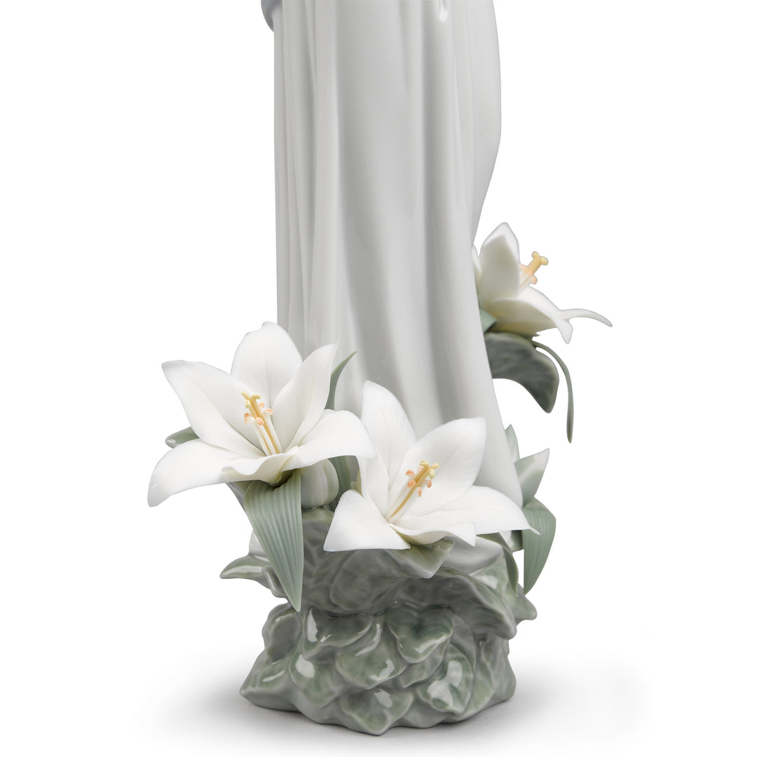 Image 2 Lladro Madonna of The Flowers Figurine - 01008322