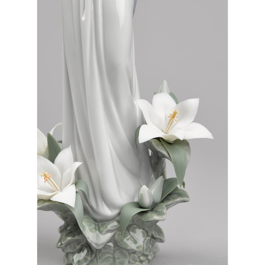 Image 3 Lladro Madonna of The Flowers Figurine - 01008322