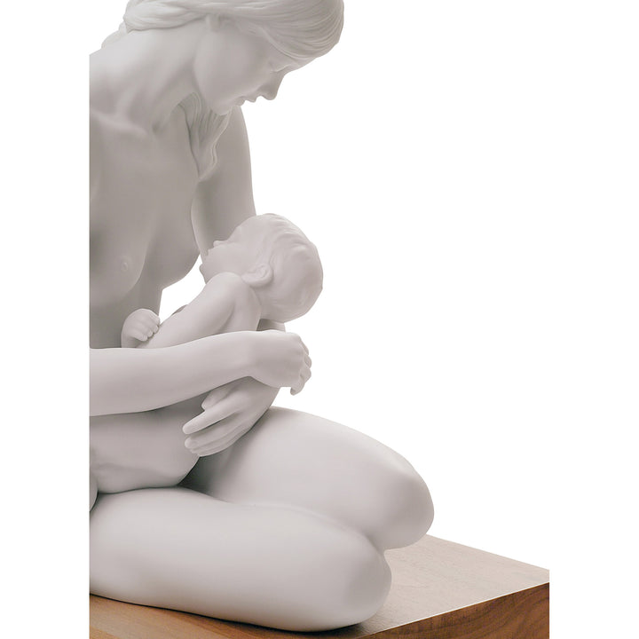 Image 4 Lladro A Nurturing Bond Mother Figurine - 01008342
