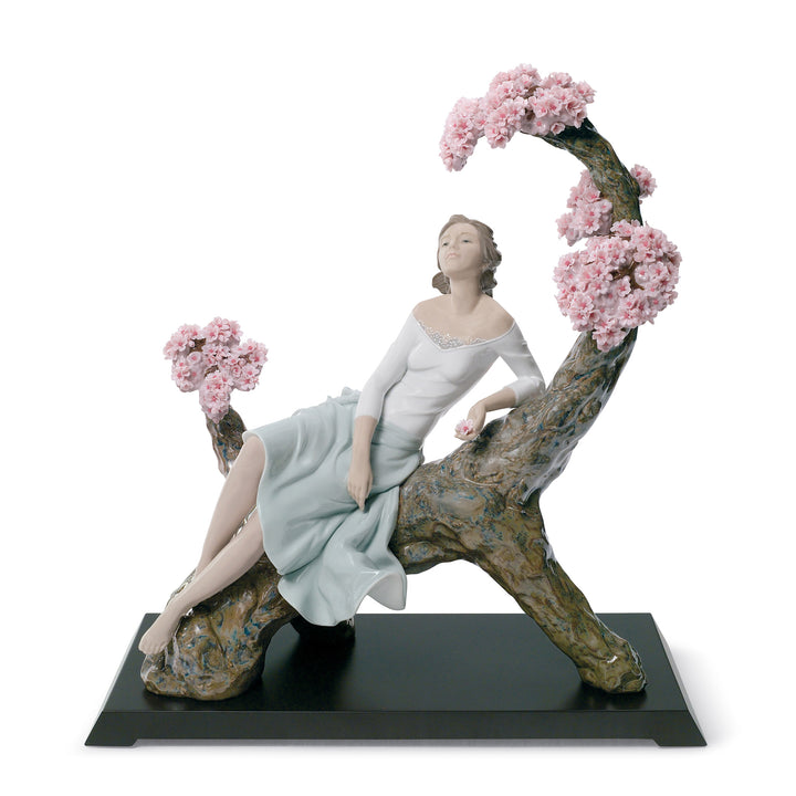 Lladro Sweet Scent of Blossoms Woman Figurine. Limited Edition - 01008360