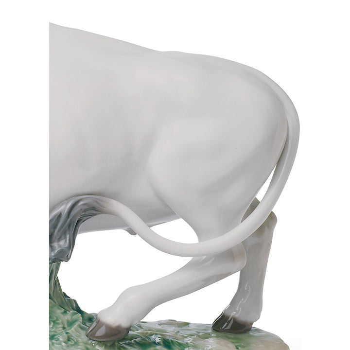 Image 4 Lladro The Ox Figurine - 01008369