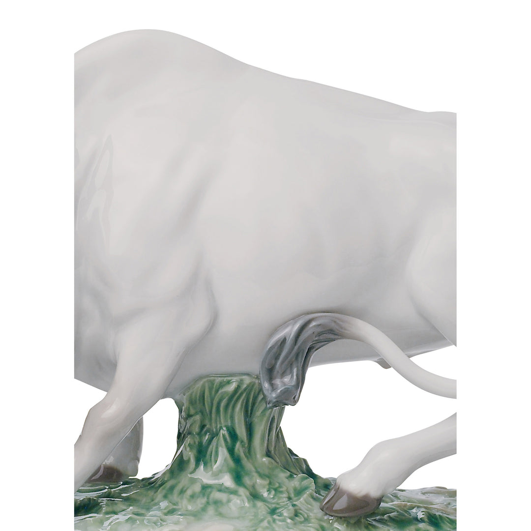 Image 5 Lladro The Ox Figurine - 01008369