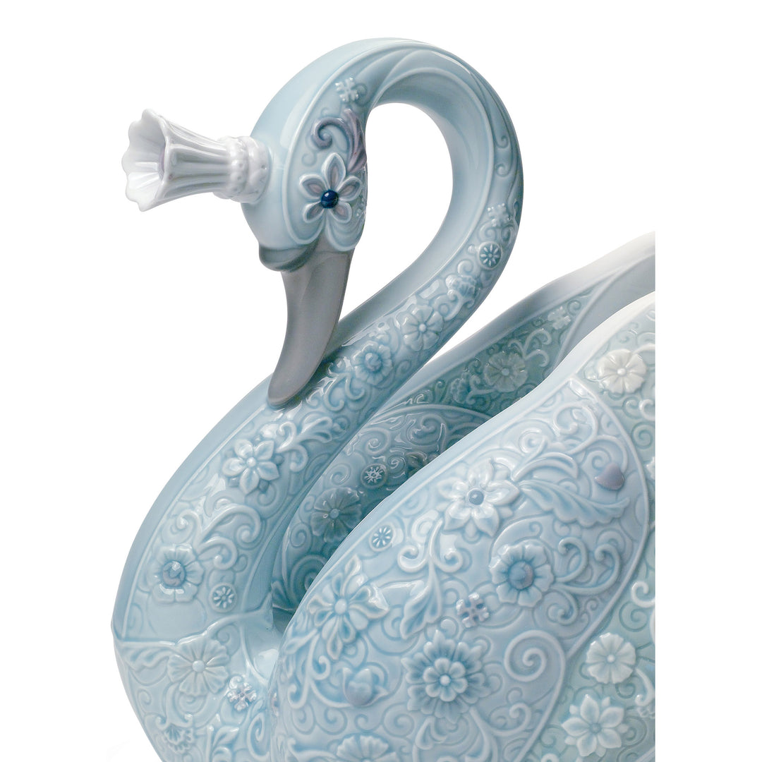 Image 2 Lladro The Swan Princess Figurine - 01008410