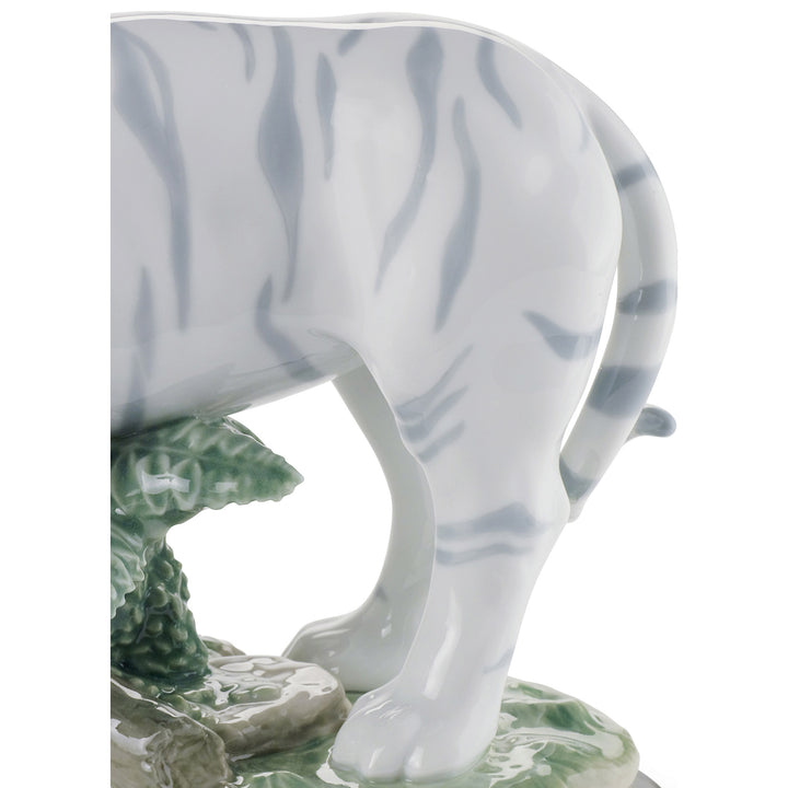 Image 5 Lladro The Tiger Figurine - 01008465