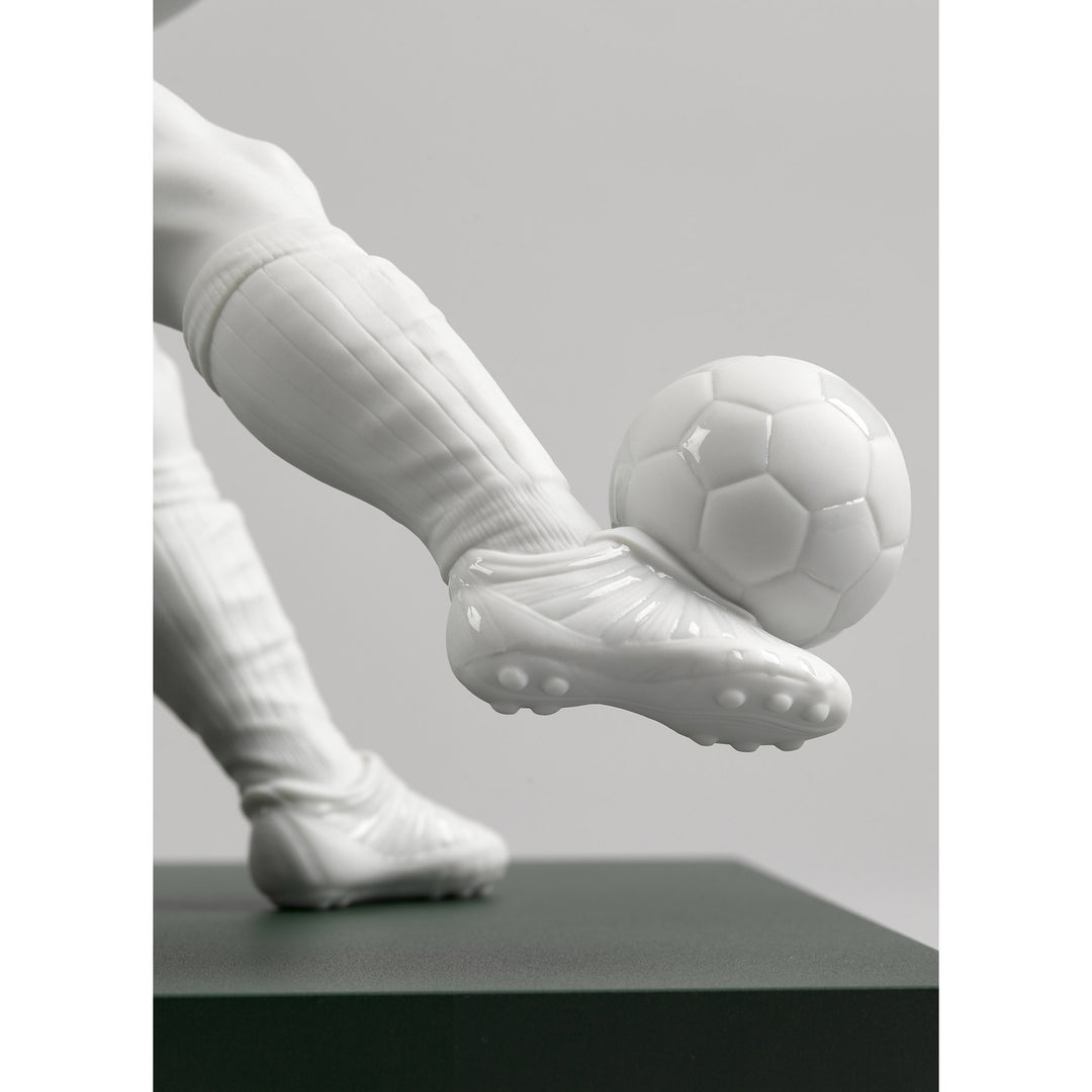 Image 11 Lladro Champions Team Footballers Figurine - 01008471