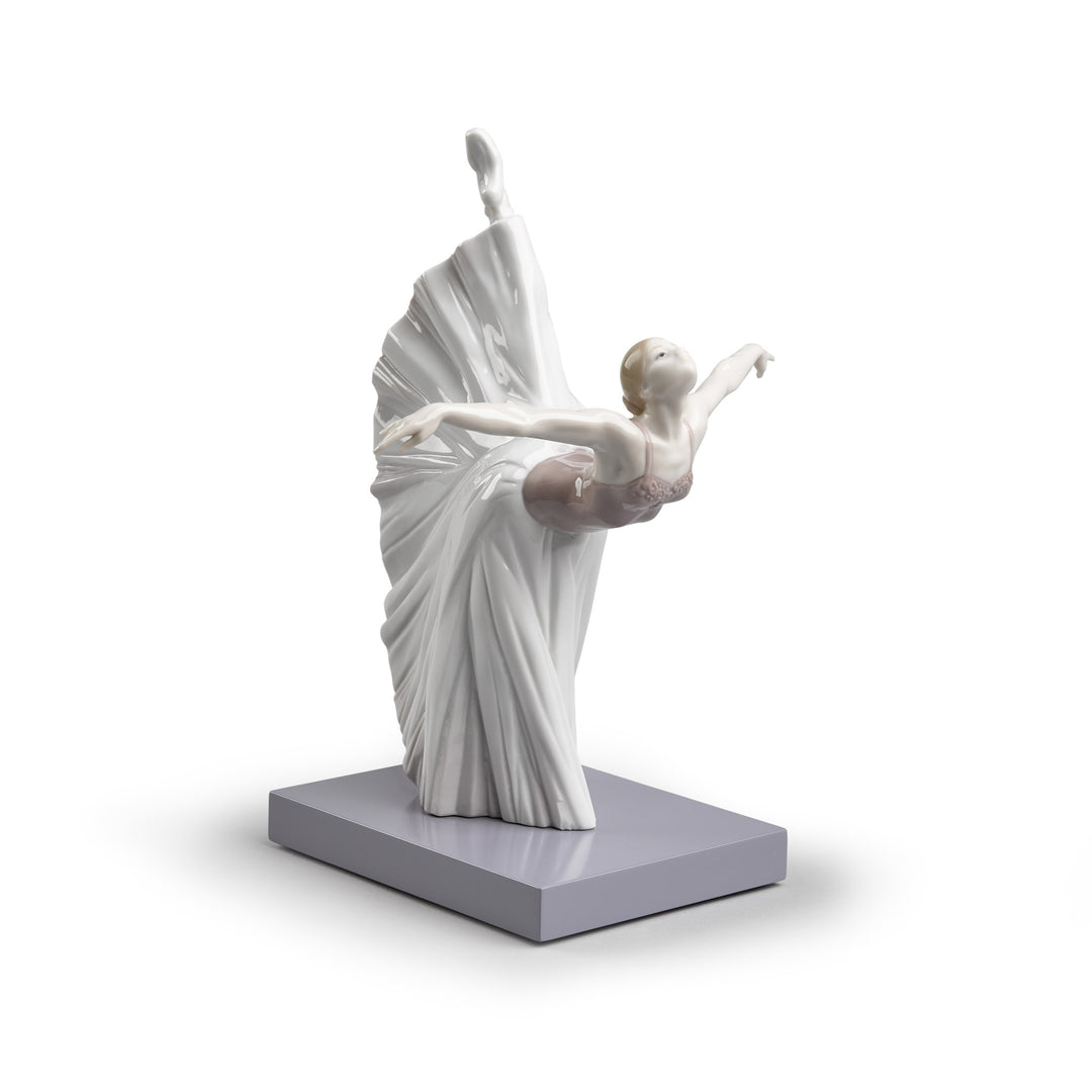 Lladro Giselle Arabesque Ballet Figurine - 01008475