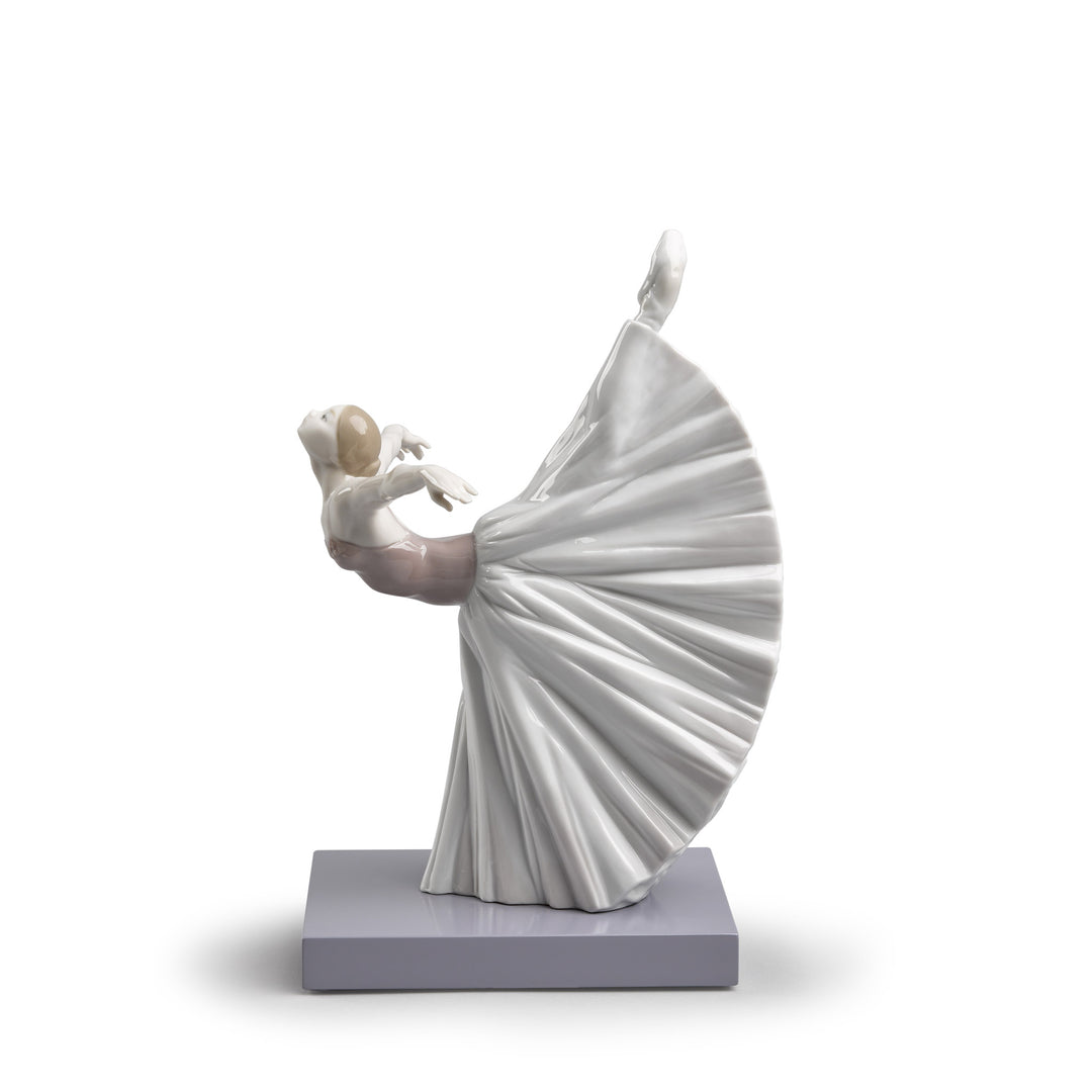 Image 2 Lladro Giselle Arabesque Ballet Figurine - 01008475