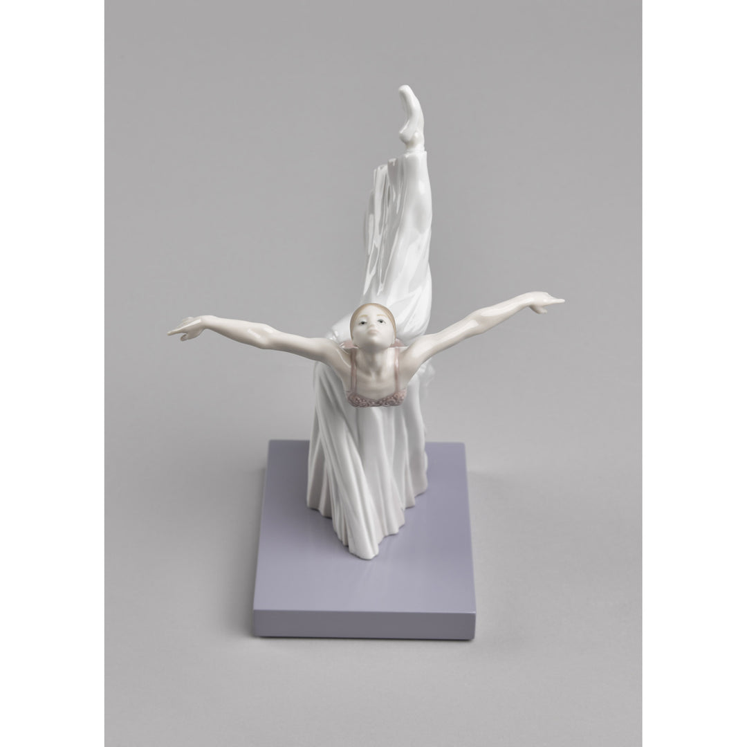 Image 3 Lladro Giselle Arabesque Ballet Figurine - 01008475