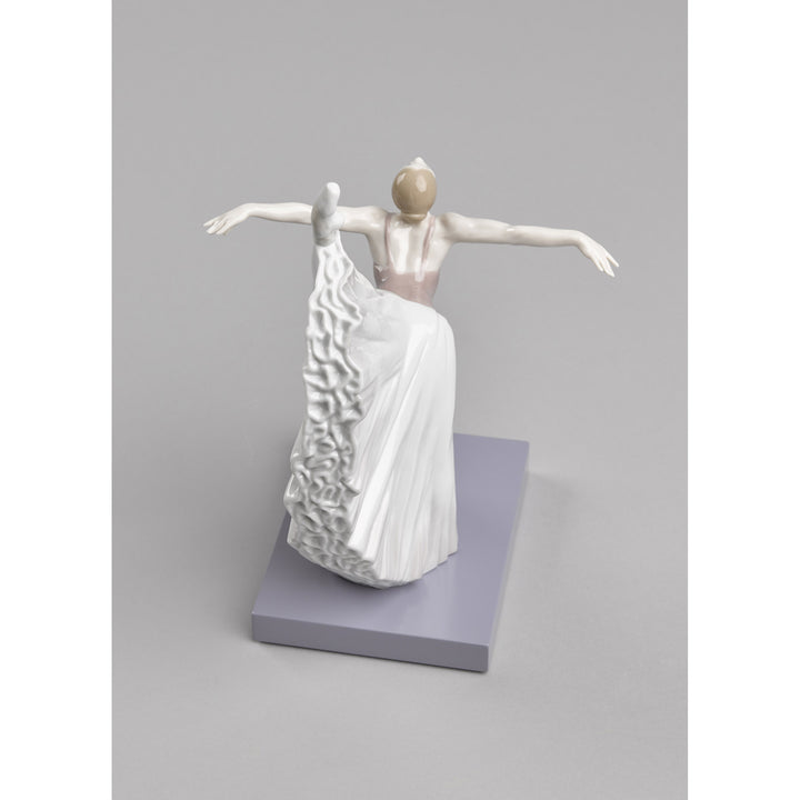 Image 5 Lladro Giselle Arabesque Ballet Figurine - 01008475