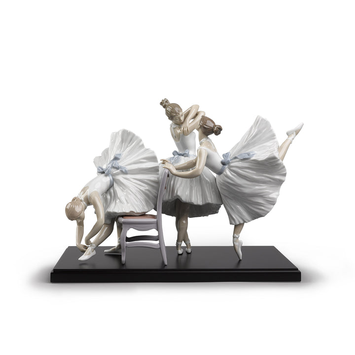 Lladro Backstage Ballet Figurine. Limited Edition - 01008476
