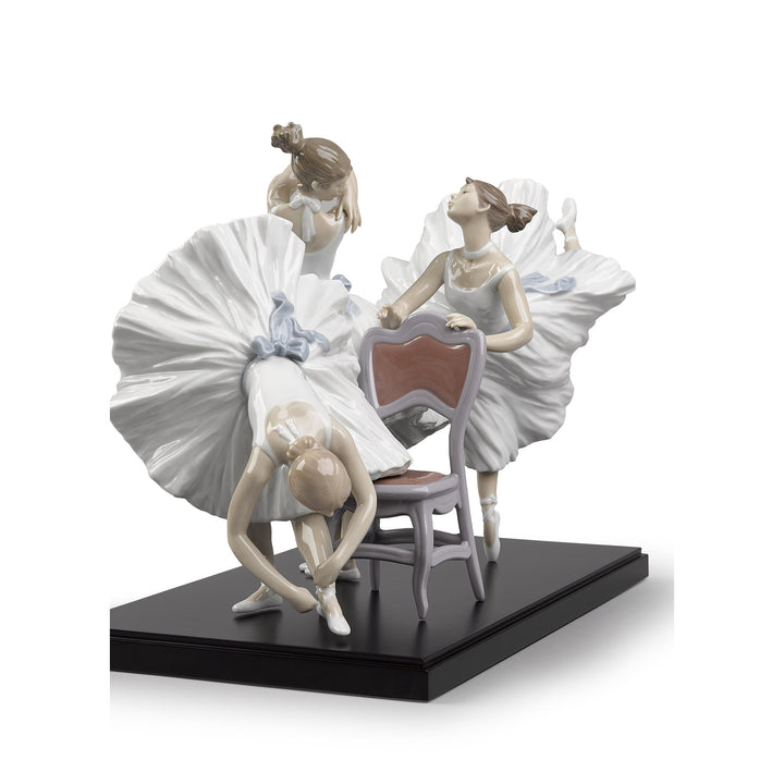 Image 2 Lladro Backstage Ballet Figurine. Limited Edition - 01008476