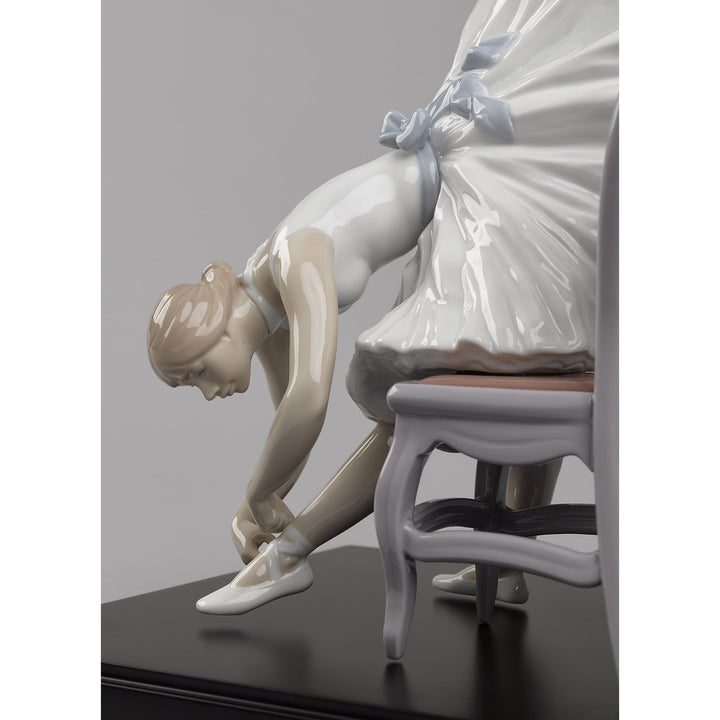 Image 4 Lladro Backstage Ballet Figurine. Limited Edition - 01008476