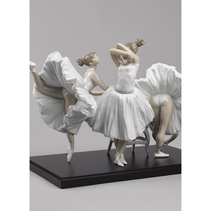 Image 7 Lladro Backstage Ballet Figurine. Limited Edition - 01008476