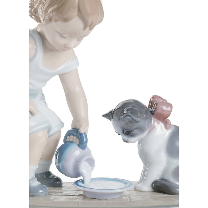 Image 2 Lladro Kitty's Breakfast Time Figurine - 01008498