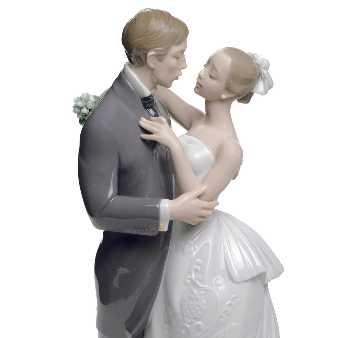 Image 2 Lladro Lovers' Waltz Couple Figurine - 01008509