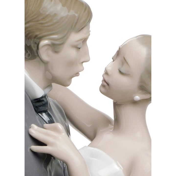 Image 3 Lladro Lovers' Waltz Couple Figurine - 01008509