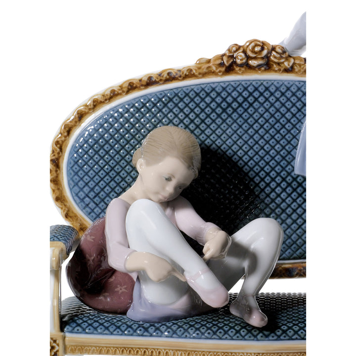 Image 2 Lladro Ready for Practice Ballet Girls Figurine. Limited Edition - 01008570