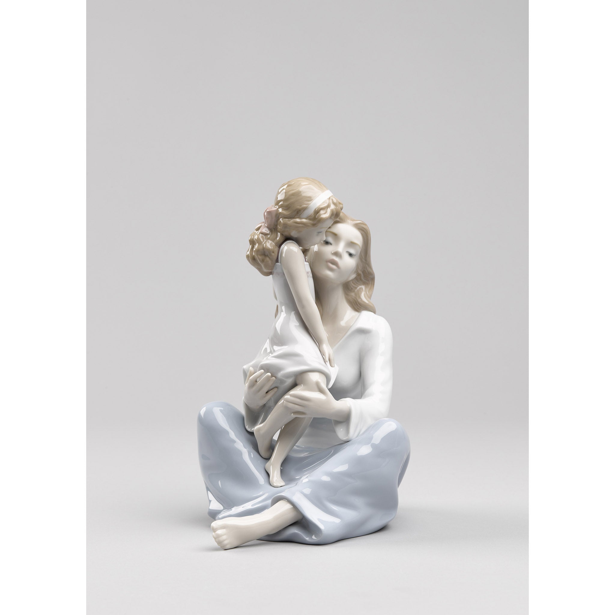 LLADRO  子豚を抱く少女　　新品 美品 LLADRO リヤドロ 1011 子豚を抱く少女 フィギュリン 置物