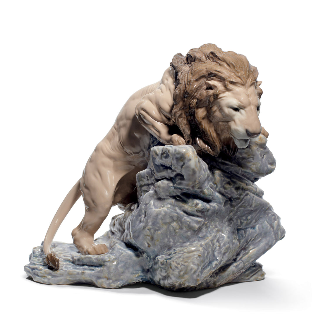 Lladro Lion Pouncing Figurine - 01008656
