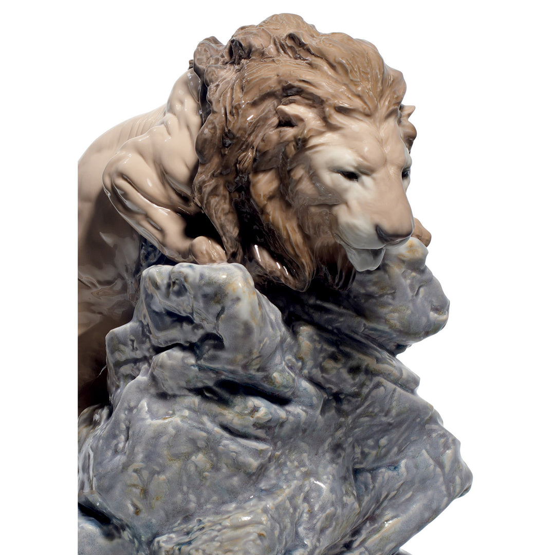 Image 2 Lladro Lion Pouncing Figurine - 01008656
