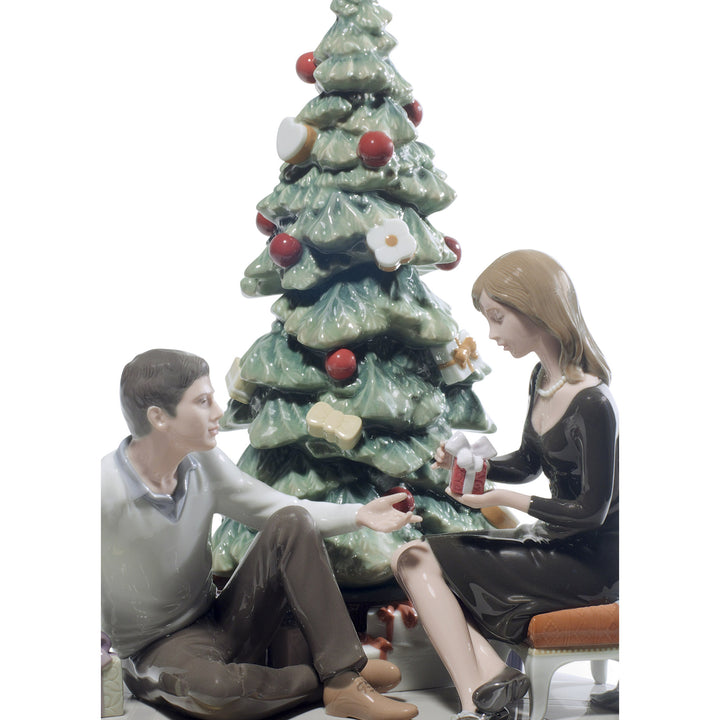 Image 2 Lladro A Romantic Christmas Couple Figurine. Limited Edition - 01008665