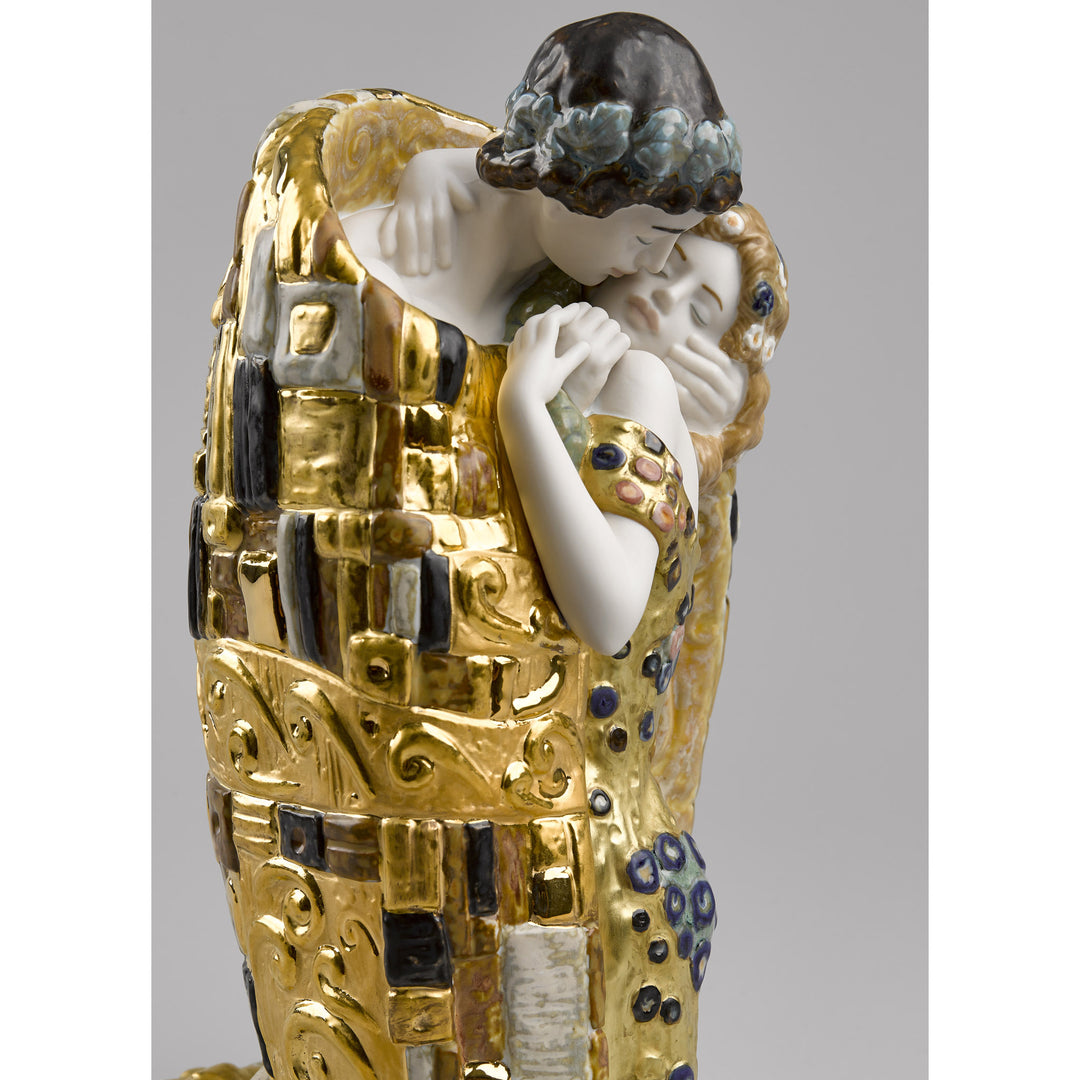 Image 4 Lladro The Kiss Couple Sculpture. Golden Luster - 01008667