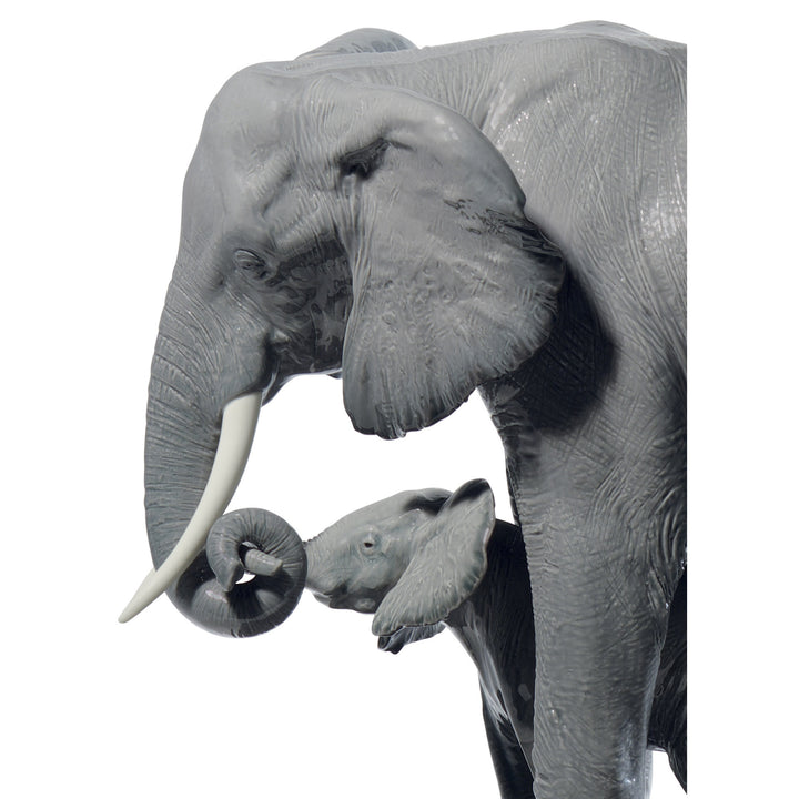 Image 2 Lladro Leading The Way Elephants Sculpture - 01008694