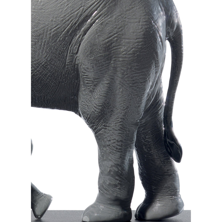 Image 5 Lladro Leading The Way Elephants Sculpture - 01008694