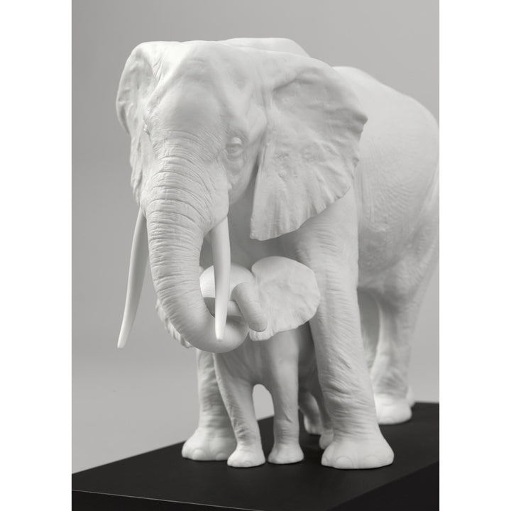 Image 5 Lladro Leading The Way Elephants White Sculpture - 01008695