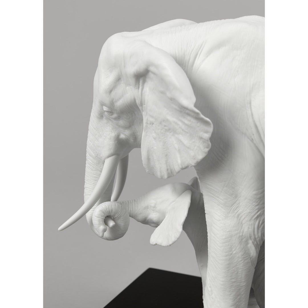 Image 8 Lladro Leading The Way Elephants White Sculpture - 01008695