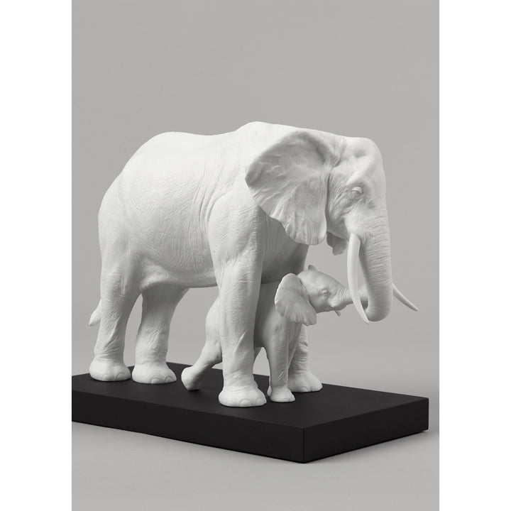 Image 9 Lladro Leading The Way Elephants White Sculpture - 01008695