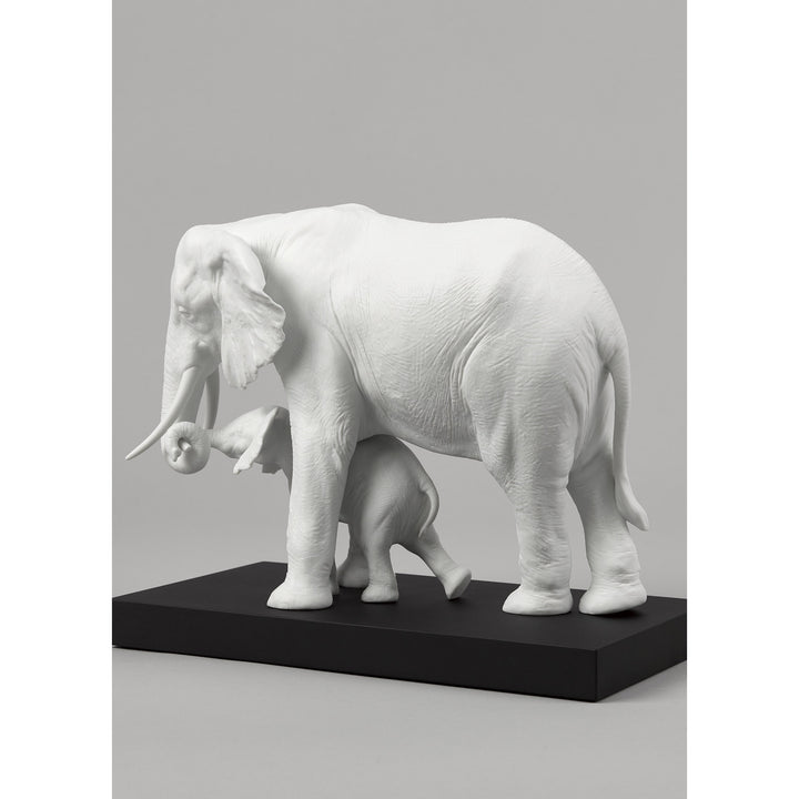 Image 10 Lladro Leading The Way Elephants White Sculpture - 01008695