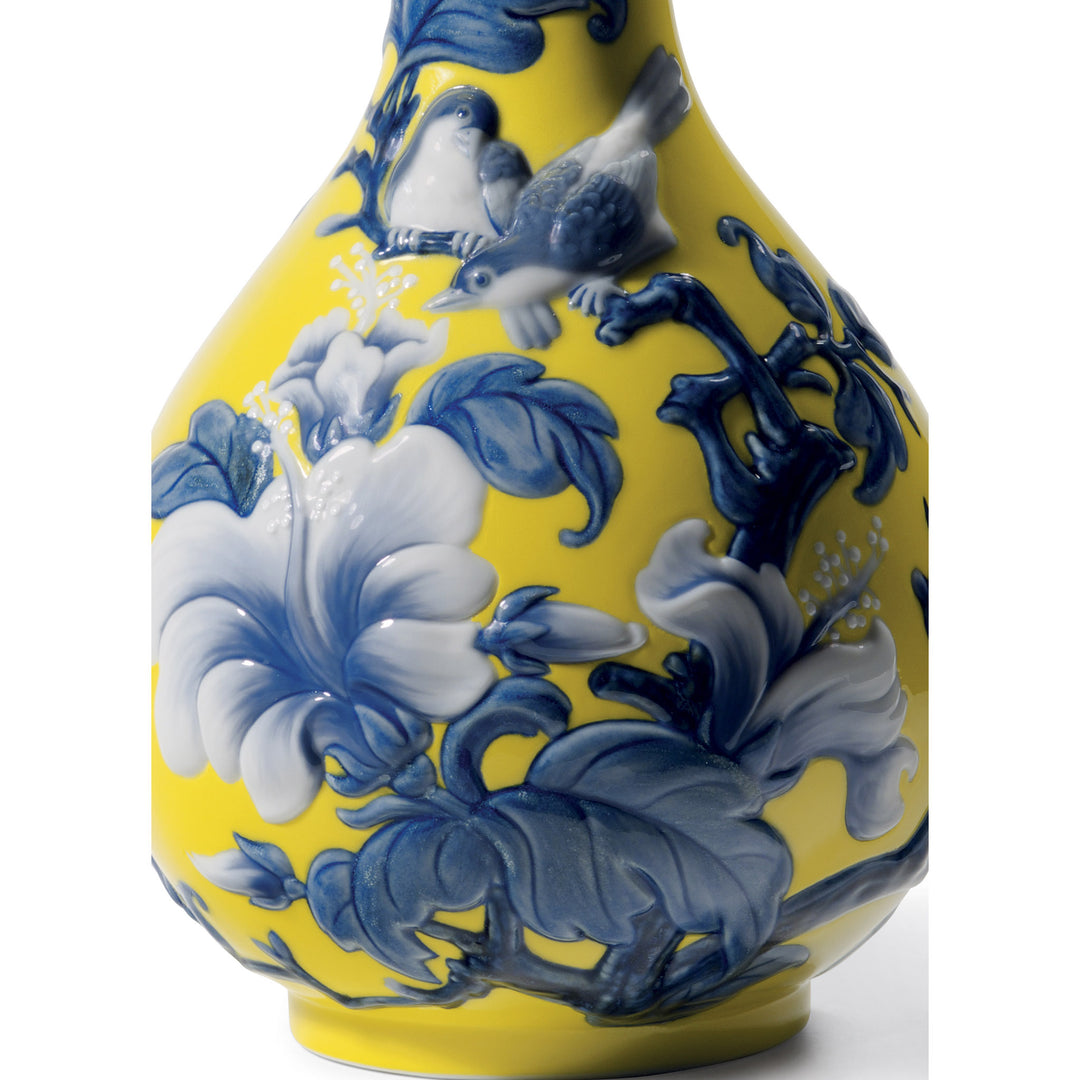 Image 2 Lladro Sparrows Vase. Yellow - 01008725