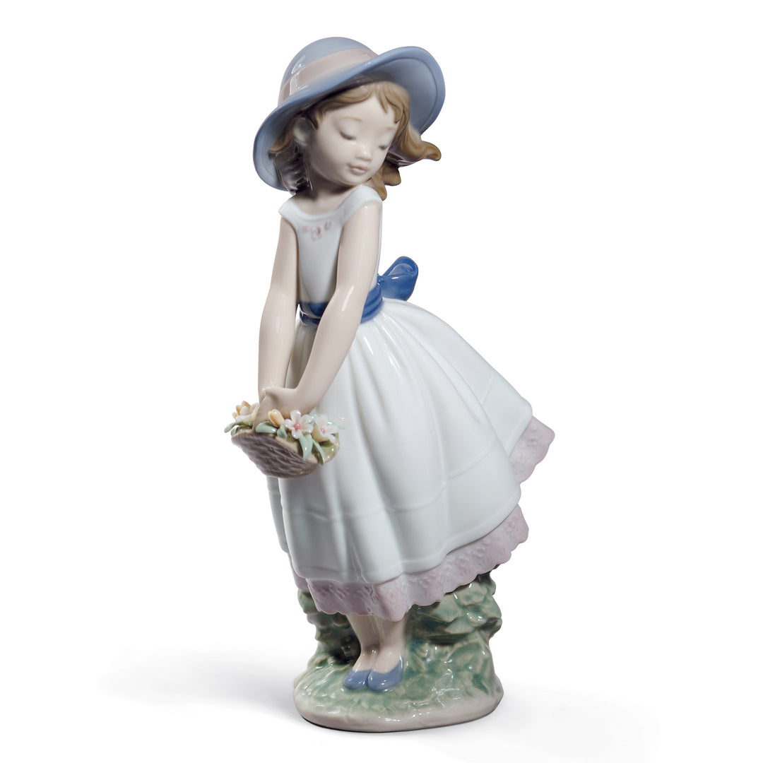 Lladro Pretty innocence Girl Figurine. Special Edition - 01008733