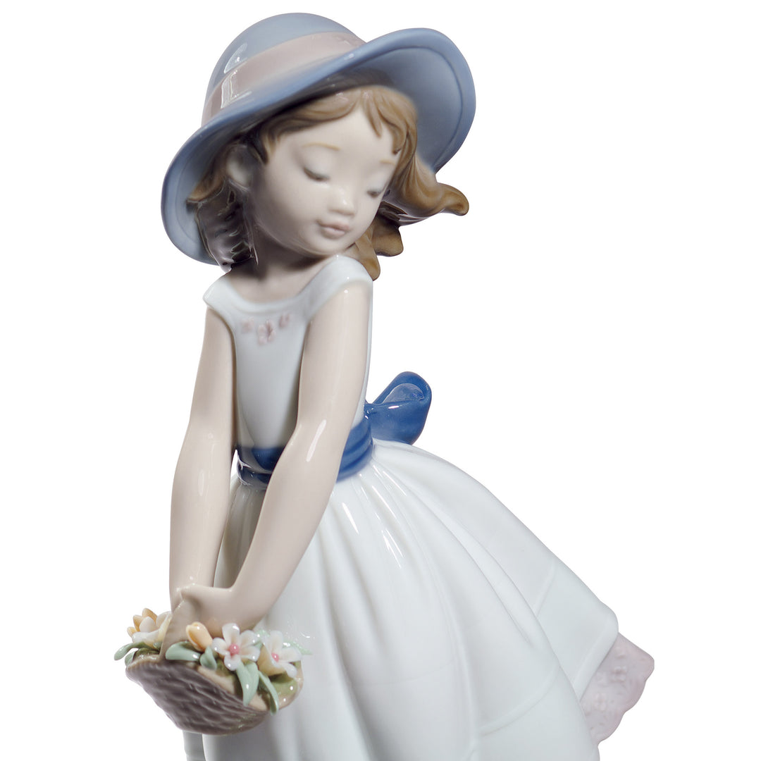 Image 2 Lladro Pretty innocence Girl Figurine. Special Edition - 01008733