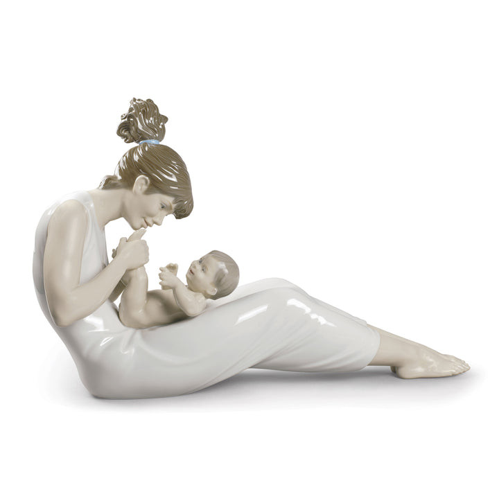 Lladro Giggles with Mom Figurine - 01009152