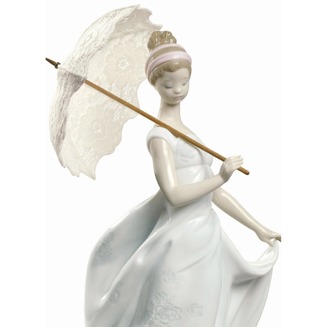 Image 2 Lladro Finesse Woman Figurine - 01009170