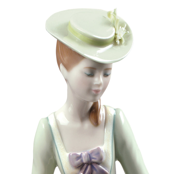 Image 4 Lladro Floral Scent Woman Figurine - 01009181