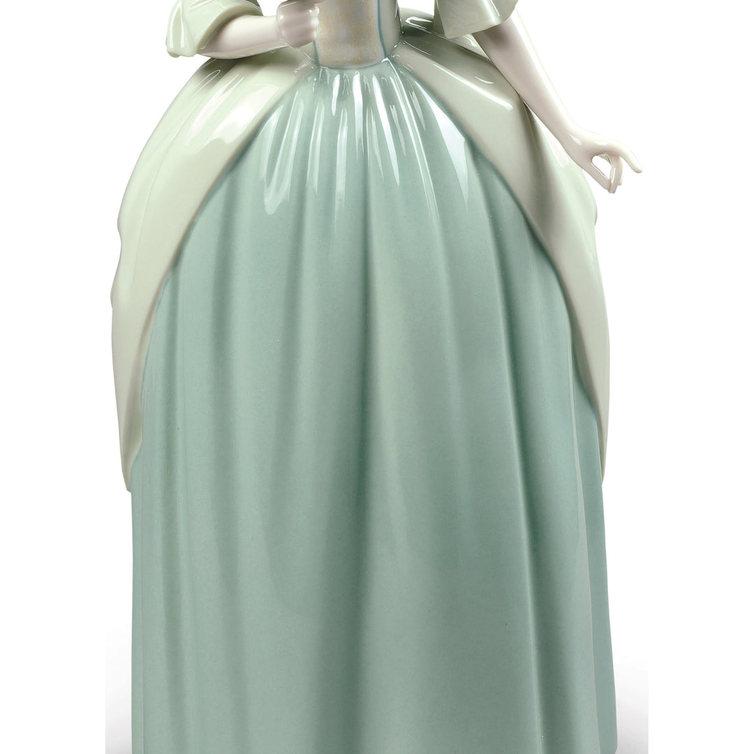 Image 5 Lladro Floral Scent Woman Figurine - 01009181