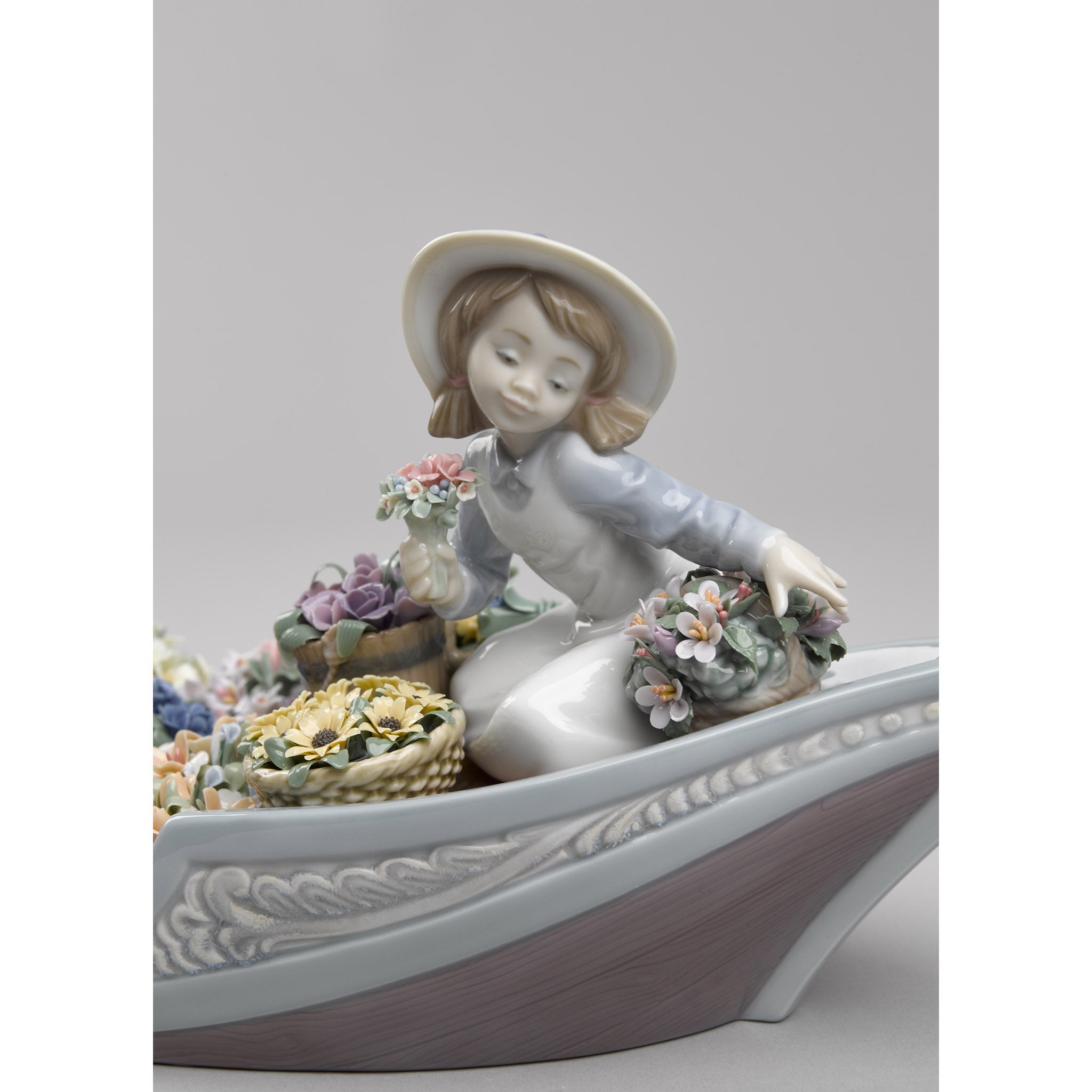 Flowers Forever Girls Sculpture – Regis Galerie