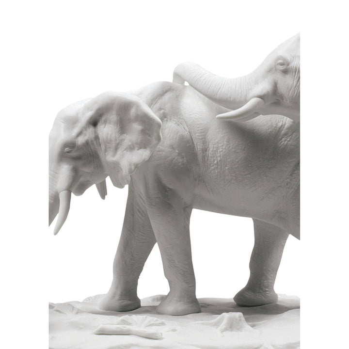 Image 2 Lladro We Follow in Your Steps Elephants Sculpture. White - 01009295