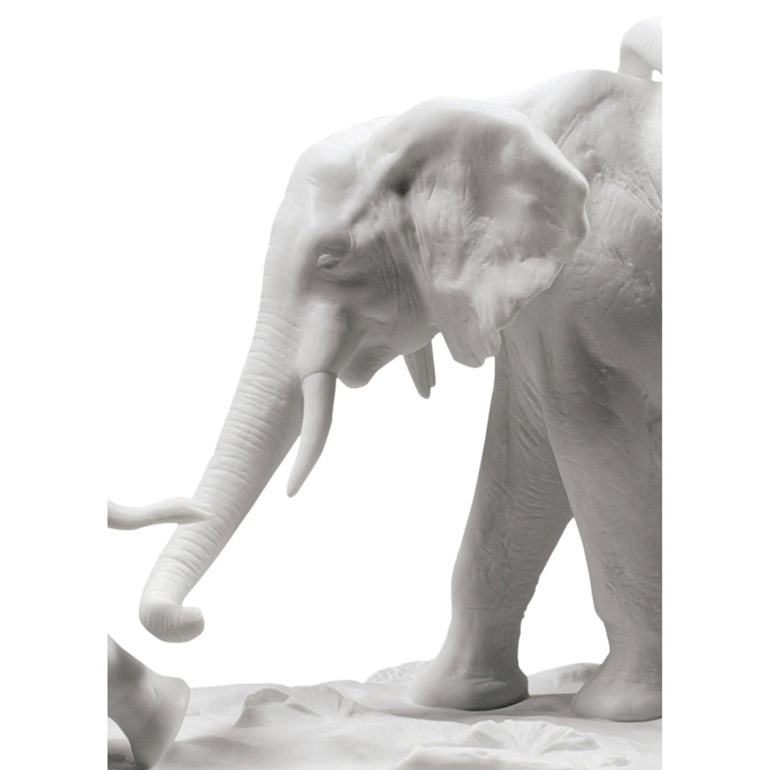 Image 4 Lladro We Follow in Your Steps Elephants Sculpture. White - 01009295